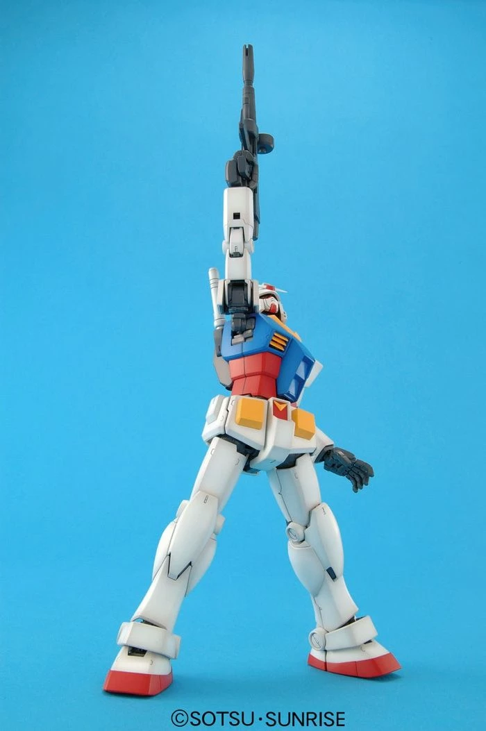 Bandai Gundam 1/100 MG Gundam 0079 RX-78-2 Gundam Ver 2.0 Model Kit 7 Bandai Gundam 1/100 MG Gundam 0079 RX-78-2 Gundam Ver 2.0 Model Kit - Image 7