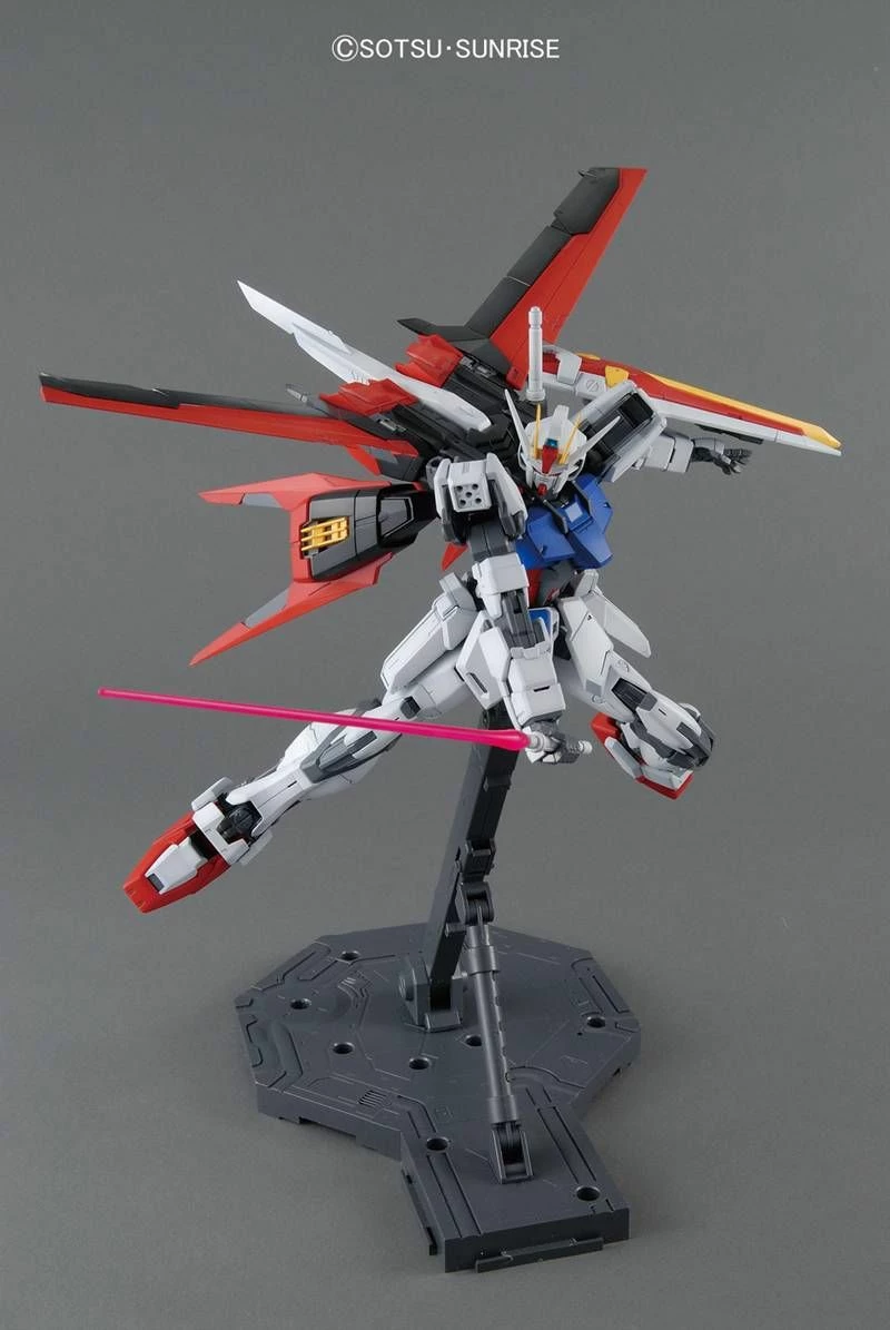 Bandai Gundam 1/100 MG Seed GAT-X105+AQM/E-X01 Aile Strike Gundam Ver. RM Model Kit 4 Bandai Gundam 1/100 MG Seed GAT-X105+AQM/E-X01 Aile Strike Gundam Ver. RM Model Kit - Image 4