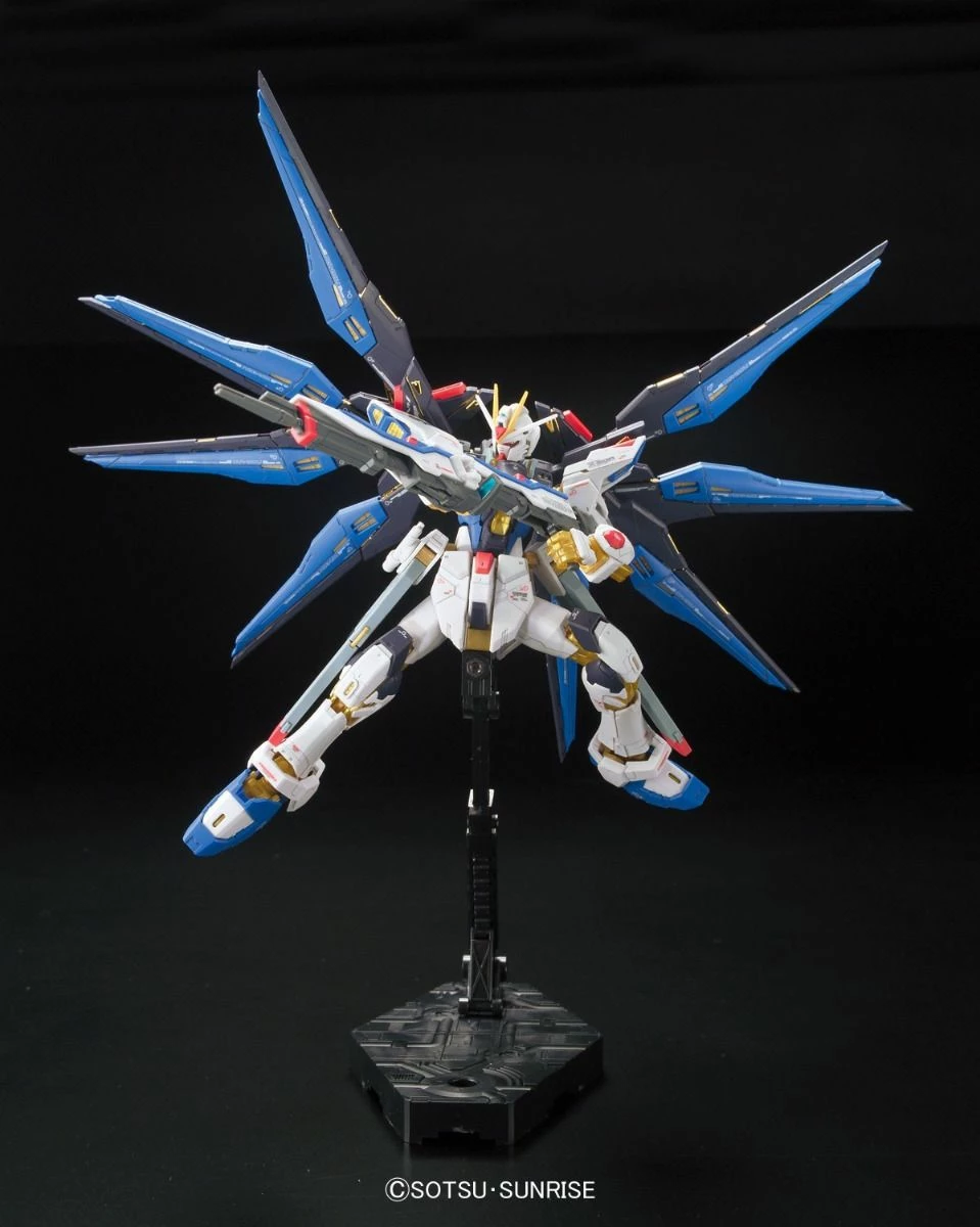 Bandai Gundam 1/144 RG #14 Seed Destiny ZGMF-X20A Strike Freedom Gundam Model Kit 9 Bandai Gundam 1/144 RG #14 Seed Destiny ZGMF-X20A Strike Freedom Gundam Model Kit - Image 9